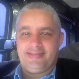 Administrador,libriano,grisalho,bem humorado,batalhador, trabalhador,negociador,líder,motivador,vendedor,dinâmico, focado,planejador e determinado.