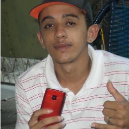 nos e RED nós e OURO boné pra trás Nike de mola (..)♫