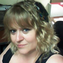 Mother, fiance, extreme cake decorator, artist & Premier Jewelry Lady