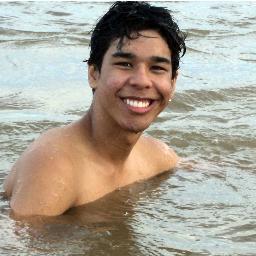 18 anos, virginiano, Rubro Negro, Minha namorada, familia e jogar bola, são as minhas paixões. :D Face : http://t.co/GTPStub1bg