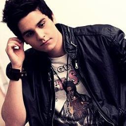 Fãs do Luan com orgulho,A gente não precisa ta colado pra ta juntos @LuanSantana Dona:Carol Vice:Natália 
Luan Seguiu: _/__/_ ? Segue?