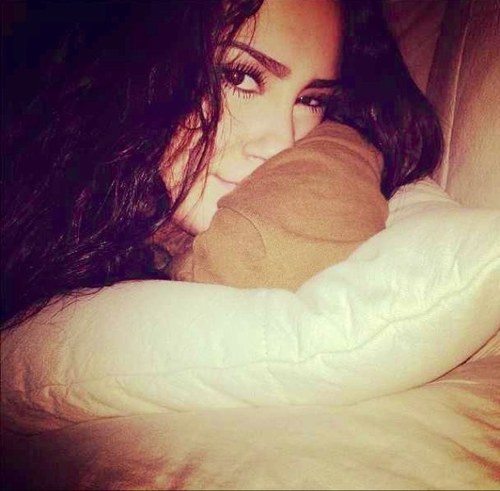 22. #Sag. Bday : Nov 30 ,'91 , 411 I'm a unicorn . Aspiring Celebrity stylist . #HootersGirl  Email : AndreaHawez@mail.com