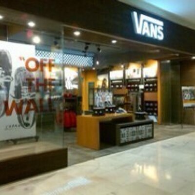 vans store town east mall