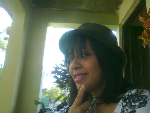 soy una jove alegre..y simpatica con todos..en especial cariñosa con todos los niños..
