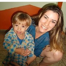 Oiie Gente meu nome e Danielle Valverde tenho 21 anos fiz o twitter dia 16/08/2012