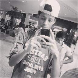 16 anos , Brincalhão, alegre , Carinhoso , Amigo. ME SEGUE S2