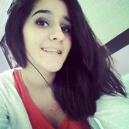 Distância não significa nada,quando uma pessoa significa tudo.Perto ou longe,o meu amor por você, continuará o mesmo.