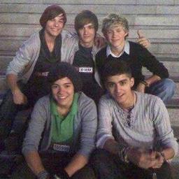Me  gusta one direction ,y em... follow me and follow back!
