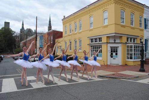 We are GUDC, Georgetown University's oldest dance company! We perform in a wide variety of styles including ballet, jazz, modern and hip-hop. Hoya Saxa!