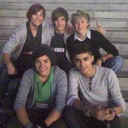 Hello I'm Directioner :)
Follow me C:
