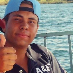 Feio, pobre, gordo e mora longe.