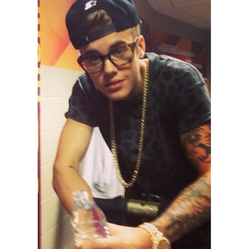 ilovejxstinsm's profile picture. i just gave you a free follow! so you should follow @justinshotdog or i'll unfollow.. Please & thank you :-) feel free to ask for a follow back!