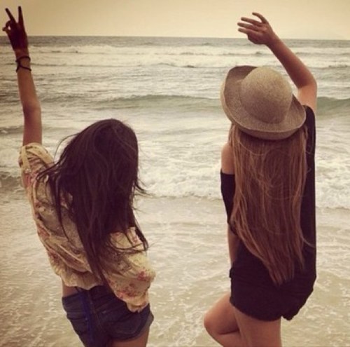 Sisters running this account...Well actually we're best friends but practically sisters. Yah know? Best Bitches. ✌#TeamFollowBack if we like your tweets