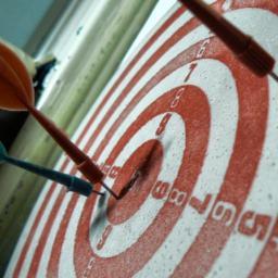 Debates e informações sobre a influência das redes socias nas estratégias de marketing das empresas.