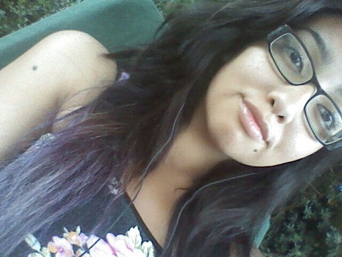 Cali* 17yrs old* Senior* love cars* Mexican* If you want to know more just hmu (;