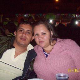 Amo meus pais e meu marido, só tenho que agradecer a Deus por ter eles em minha vida. Adoro música sertaneja e eternamente fã de @hugoetiago!!