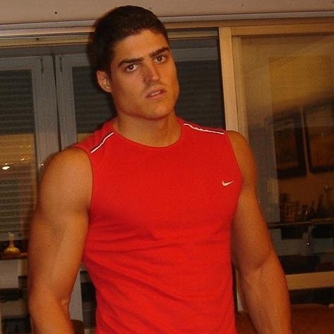 Ingeniero Superior en Informática. Padre x3, me gustan el fútbol, el gym y correr. Maratoniano x4