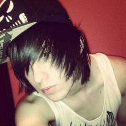Whadup. I'm 17, and gay. Overly obssessed with BMTH. I like Josh because he's amazing ok
