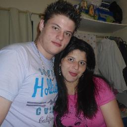 meu nome é everson sou um cara extrovertido faço amizade fácil, sou casado tenho  uma filha e moro no litoral paranaense