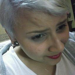 17 anos, lésbica. São caetano do sul, São paulo. http://t.co/5wbHYxjLGR   https://t.co/6bUQM61JaB