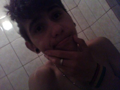 Sou um Mlk Ousado mais Hulmilde Amo futebol mais em primeiro lugar eu amo jesus cristo e meus pais *--*