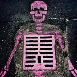 Laminhate's profile picture. Se un epitaffio dovesse raccontare la mia storia, ne avrei uno breve già pronto per la mia lapide: ebbe una lite d'amore con il mondo.