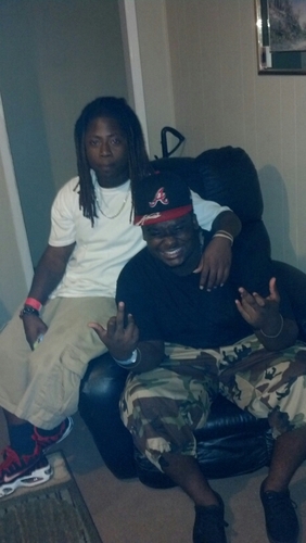 I'm 20 laid back cool guy frm Florida. Doing me and jus keepin it simple