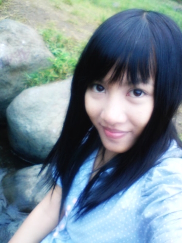 @Geisha  @One Direction
Heyy guys .. My name is Elliesa ..
 I ♥ Allah .. I ♥ my family .. I ♥ my friends .. I ♥ U all :)