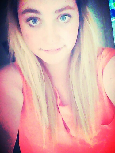 made a new account, as you can see;) follow(y) INSTAGRAM turn the blue button green:))---@viikki_broll ask.fm- http://t.co/baUXi506RW .