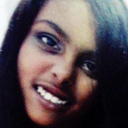 Ooooi (: , Mee Chamoo Juuly , ee tenho 15 aninho , eeu gosto mtmt de chocolate , ee oouviir mttmttas música , && AMO minha linda iirmaa @1_Gabes(: