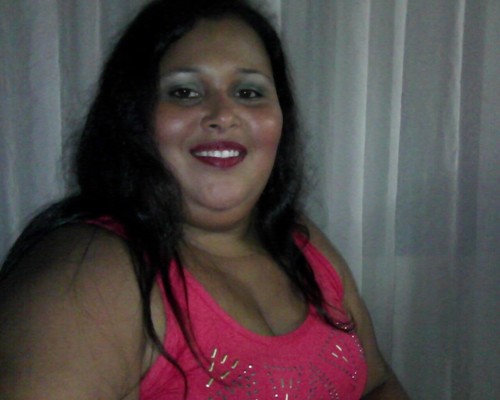 Amo minha família,sou amiga de quem é minha amiga,adoro ajudar as pessoas.