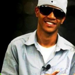 Vocalista da banda Inspira Samba http://t.co/9TtZ1njSUn