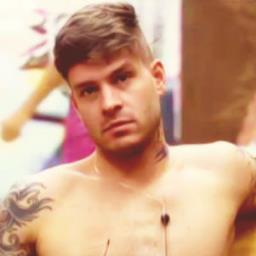 Apenas um viciado em reality show
#teambarbara #teammv