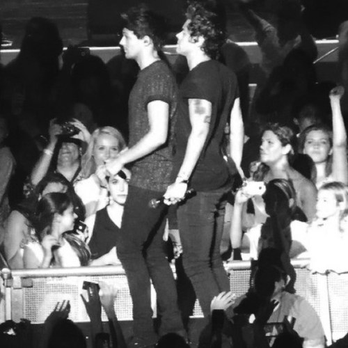 LarrysHippie's profile picture. Larry Stylinson is real. I am obsessed with Larry Stylinson.
Tumblr: http://t.co/rECMYwkZT1
Instagram: larryshippieforever