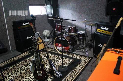 music studio,recording studio,lets roll,lets rock!!