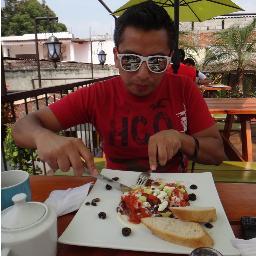 Yo amo beber, comer, leer, mis chuchos, correr, reír, la playa, viajar, mi afortunada vida, no tengo muchos amigos y que !