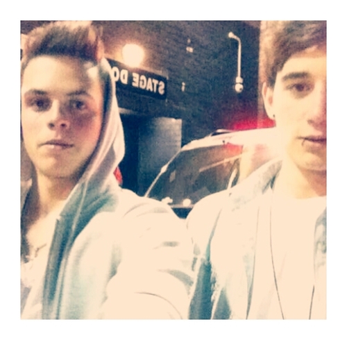 i fangirl over 5 hopeless boys from Melbourne