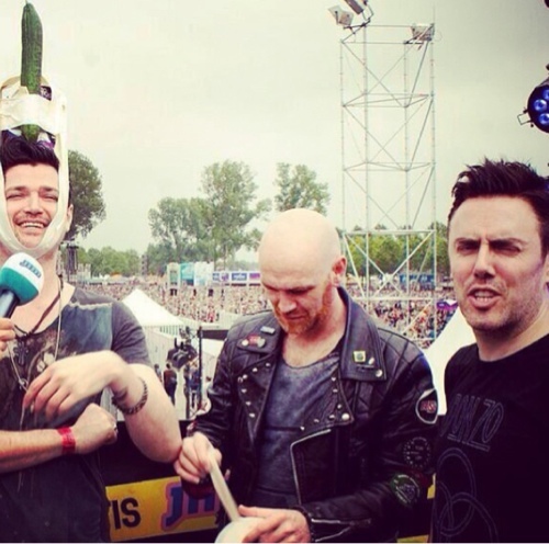 supporting the script for that contest ;) ! Don't forget to Rt! Follow my main account: @nina03ts
