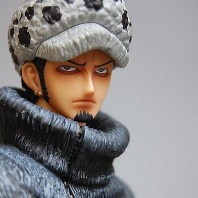 トラファルガー ロー 日付が変わったな どうした まだ起きてたのか え 俺を待っていたのか そんなに眠そうな顔をして クスクス 分かった分かった もう俺も寝るよ でこちゅ