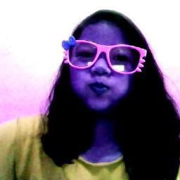 follow me i follow back ... please follow @niall_qurl .. we love you all .