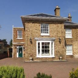 A very warm welcome to Beaufort Lodge. We are an inviting family run Bed & Breakfast set in a stunning Grade II Listed Georgian property in Taunton, Somerset.