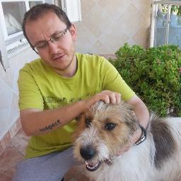 önce Türk, sonra Beşiktaş'lı, sonra agnostik, solcu, Atatürkçü,İzmir sevdalısı, bir insanoğlu, film sever,müzik sever, kalıplara inanmaz,falan filan....