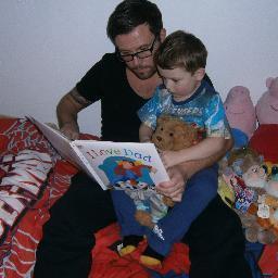 Primary School Teacher, Proud Father of three, NorthEnder, NFL enthusiast, Brit Packer Backer and West End Musical Lover    :-)
