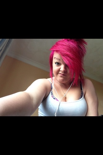 Well Tbh Im Just A Average Lass Well Thats What You Think Anyway Lol, Well Im Emily :) Im From Southampton And Just On Here To Have A Little Giggle;3