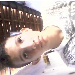 Saudade é um sentimento que quando não cabe no coração, escorre pelos olhos.