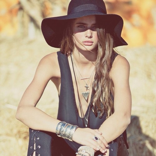 I LOVE ONE DIRECTION!!!!!!!!!
I LOVE VINTAGE FASHION
I LOVE CARA DELEVIGNE!!!!
I WORSHIP THE X FACTOR AND GOD