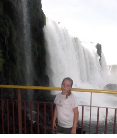 Sou Querida, sorridente e meu objetivo é Ser Feliz , Sem falsos na minha vida ^^