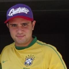 Sorria bonito e deixe os outros quererem descobrir qual é o segredo que faz você rir.. ;D