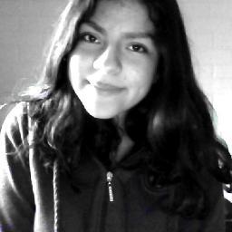 Tengo 17 años soy de Chile amo a @onedirection, ellos son mi vida e inspiración.