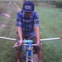 jalanan adalah sekolah bagi anak brandal seperti kita